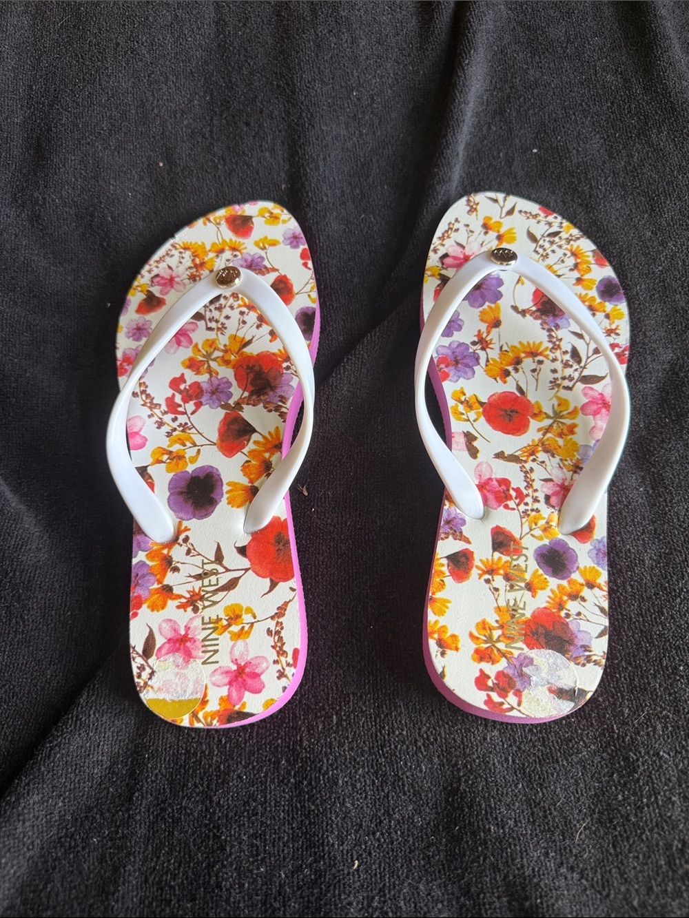 Nine West White Floral Print Flip Flop Sandals